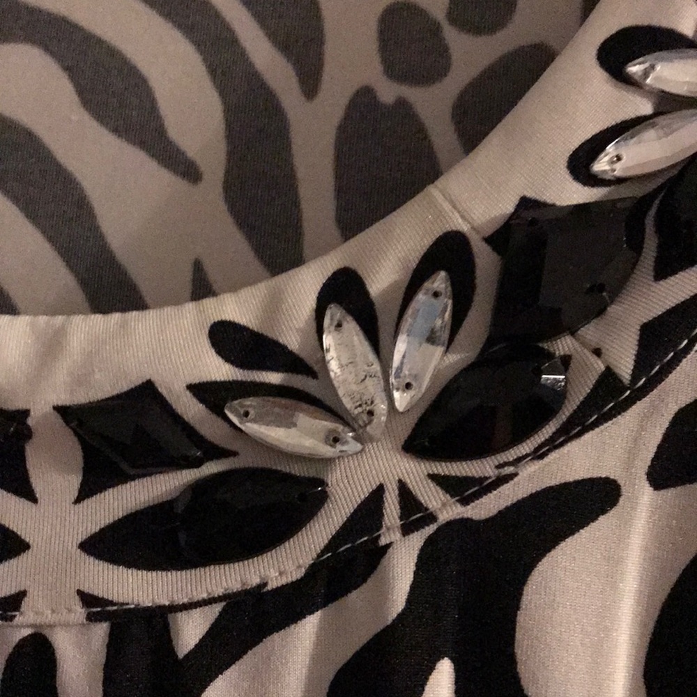 Dress - Picture 4 of 7